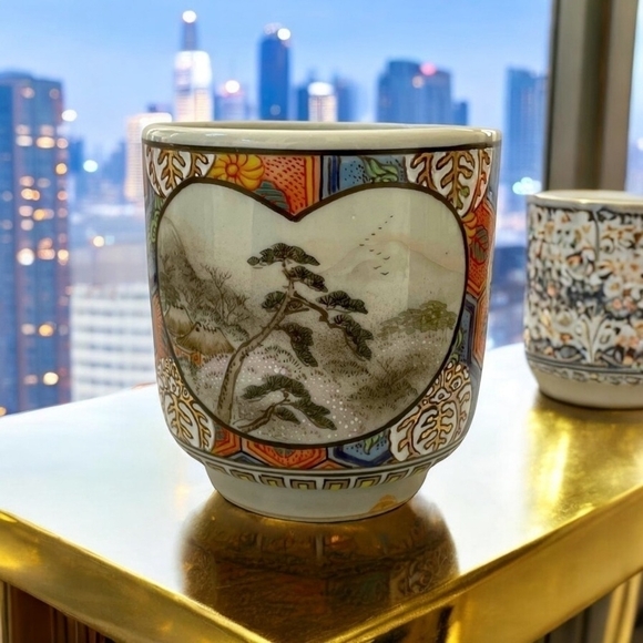 Unique Vintage Hand Painted Japanese Porcelain
Flower Pot Planter Vase - Picture 1 of 6